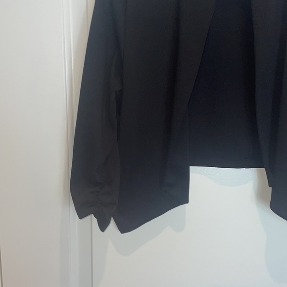 Small black blazer - Picture 2 of 5